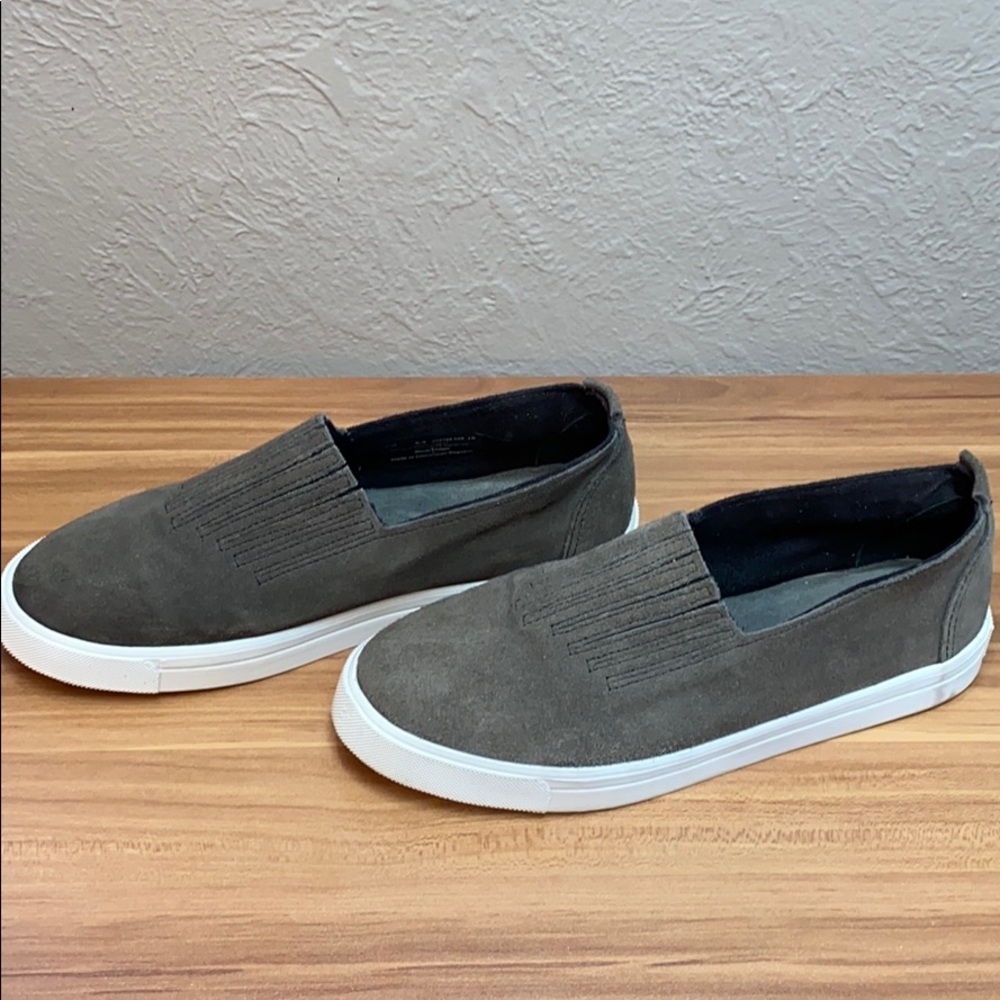 Minnetonka Gabi Suede Fringe Slip-On - Picture 4 of 10